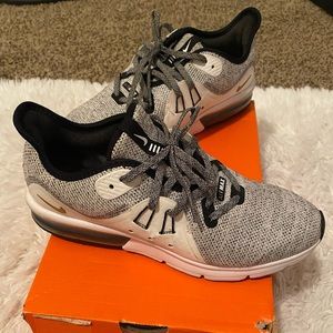 Nike Airmax women’s 8.5